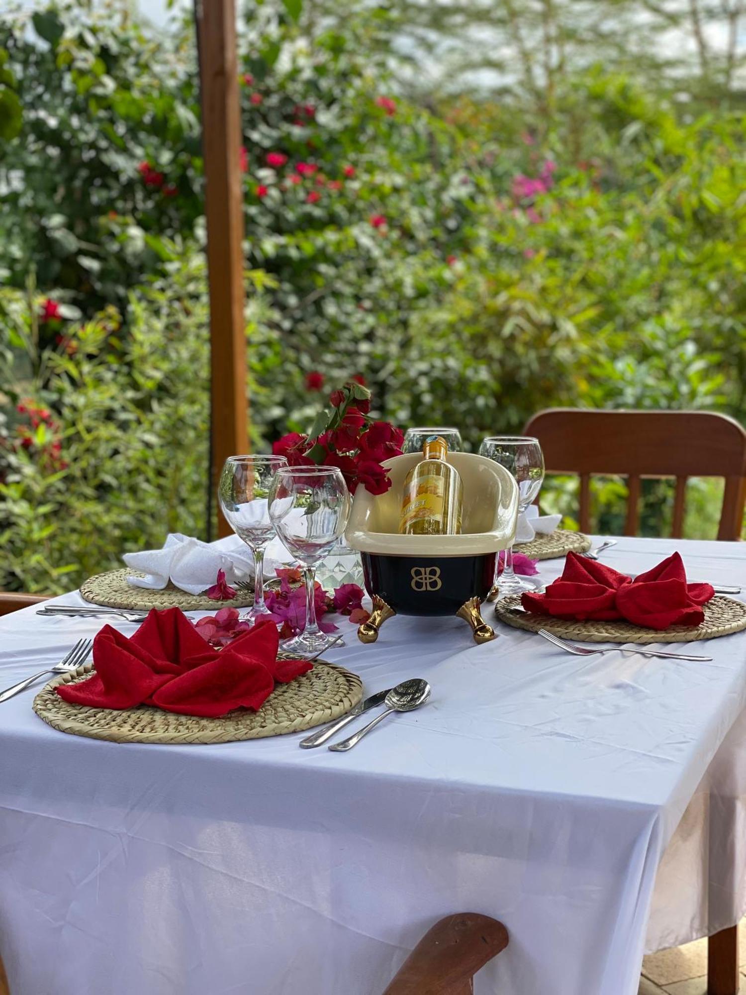 Lake Elementaita Manor Hotel Gilgil Buitenkant foto